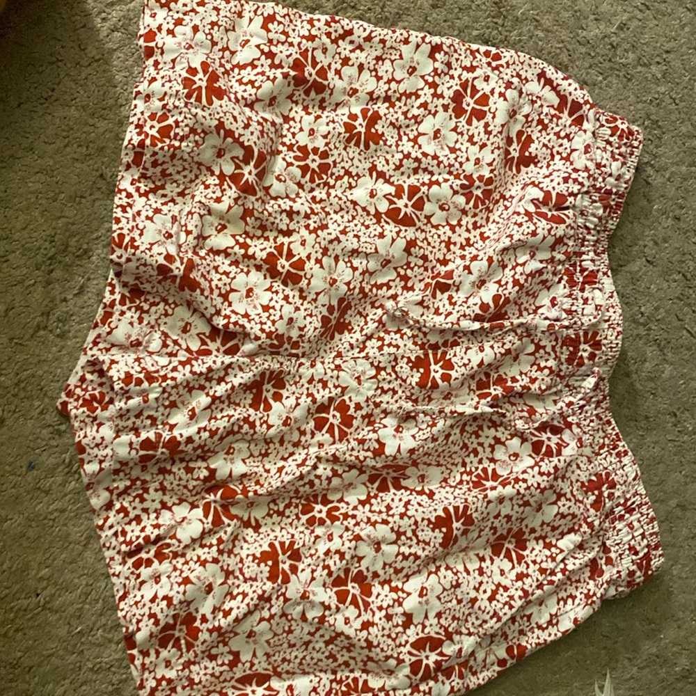 Flower print shorts price can be reduced